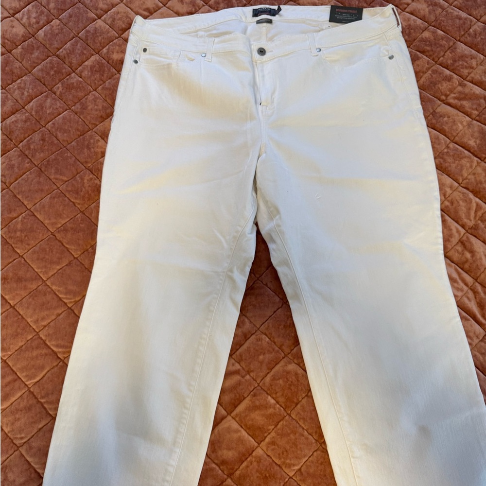NWT Torrid White Straight-Leg Jeans (size 26w)